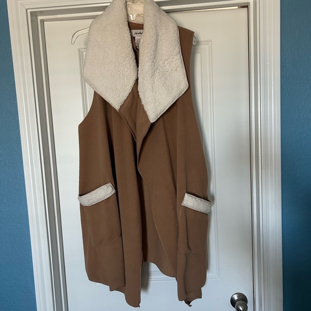 Stylish Tan Vest with Cream Sherpa Lining